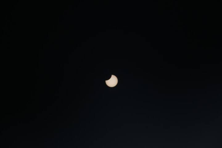 ਹਰ ਪਾਸੇ ਗ੍ਰਹਿਣ ਦਾ ਵੱਖੋ-ਵੱਖ ਨਜ਼ਾਰਾ ਸੀ।