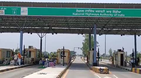 ਟੋਲ ਪਲਾਜ਼ਾ ਵਾਲੇ ਲੈ ਬੇਠੇ ਕਿਸਾਨਾਂ ਨਾਲ ਪੰਗਾ, ਪੁੱਛੋ ਨਾ ਫਿਰ ਕੀ ਹੋਇਆ... ਟੋਲ ਪਲਾਜ਼ਾ ਵਾਲੇ ਲੈ ਬੇਠੇ ਕਿਸਾਨਾਂ ਨਾਲ ਪੰਗਾ, ਪੁੱਛੋ ਨਾ ਫਿਰ ਕੀ ਹੋਇਆ...