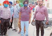 ਮਾਸਕ ਨਾ ਪਾਉਣ ‘ਤੇ ਬਿਜਲੀ ਮੁਲਾਜ਼ਮ ਦਾ ਚਲਾਨ ਕੱਟਣਾ ਪੁਲਿਸ ਨੂੰ ਪਿਆ ਮਹਿੰਗਾ, ਥਾਣੇ ਨੂੰ ਠੁੱਕਾ ਤਿੰਨ ਲੱਖ ਜ਼ੁਰਮਾਨਾ