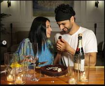 Wedding Anniversary: ਦਿਵਯੰਕਾ ਤ੍ਰਿਪਾਠੀ ਅਤੇ ਵਿਵੇਕ ਦਹੀਆ ਨੇ ਬੇਹੱਦ ਰੋਮੈਂਟਿਕ ਅੰਦਾਜ਼ 'ਚ ਕੀਤਾ ਸੇਲੀਬ੍ਰੇਸ਼ਨ, ਅਦਾਕਾਰ ਨੂੰ ਪਤੀ ਨੇ ਦਿੱਤਾ ਕੀਮਤੀ ਤੋਹਫ਼ਾ   