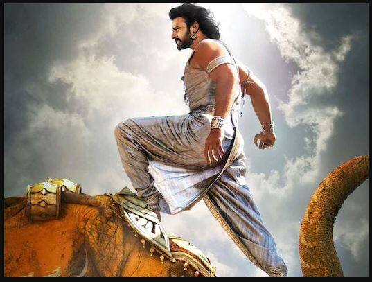 ਫਿਲਮ ਬਾਹੂਬਲੀ-2 ਪਹਿਲੇ ਨੰਬਰ 'ਤੇ ਆਉਂਦੀ ਹੈ। ਇਸ ਫਿਲਮ ਨੂੰ ਲੈ ਕੇ ਦਰਸ਼ਕਾਂ 'ਚ ਕਾਫੀ ਉਤਸ਼ਾਹ ਸੀ। ਪਰਦੇ 'ਤੇ ਆਉਂਦਿਆਂ ਹੀ ਇਹ ਸਿਲਮ ਸੁਰਖੀਆਂ 'ਚ ਆ ਗਈ। ਇਤਿਹਾਸ ਰਚਦਿਆਂ ਫਿਲਮ ਨੇ ਕੁੱਲ 1608 ਕਰੋੜ ਦੀ ਕਮਾਈ ਕੀਤੀ।