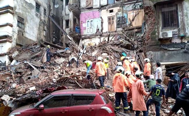 Building-Collapses-in-Mumbai-Due-to heavy-Rain ਮੁੰਬਈ 'ਚ ਭਾਰੀ ਮੀਂਹ ਨਾਲ ਦੋ ਇਮਾਰਤਾਂ ਡਿੱਗੀਆਂ, ਮਲਬੇ ਹੇਠ ਕਈ ਲੋਕ