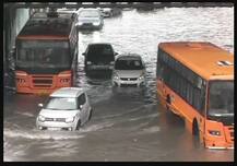 ਮੀਂਹ ਨਾਲ ਸੜਕਾਂ ਬਣੀਆਂ ਤਲਾਅ, ਕਈ ਥਾਵਾਂ 'ਤੇ ਵਾਹਨ ਡੁੱਬੇ, ਦੇਖੋ ਤਸਵੀਰਾਂ