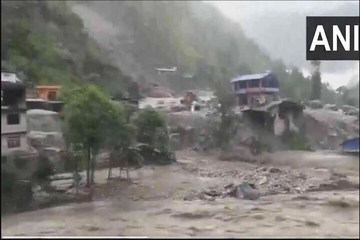 10 houses washed away by rains in Delhi, heartbreaking video came to light ਮੀਂਹ ਨਾਲ ਰੁੜੇ 10 ਘਰ, ਦਿਲ ਦਹਿਲਾਉਣ ਵਾਲੀ ਵੀਡੀਓ ਆਈ ਸਾਹਮਣੇ