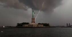 ਤੇਜ਼ ਤੂਫਾਨ 'ਚ ਸਟੈਚੂ ਆਫ਼ ਲਿਬਰਟੀ ਨਾਲ ਟੱਕਰਾਈ ਬਿਜਲੀ, ਵੀਡੀਓ ਸੋਸ਼ਲ ਮੀਡੀਆ ਤੇ ਹੋਇਆ ਵਾਇਰਲ