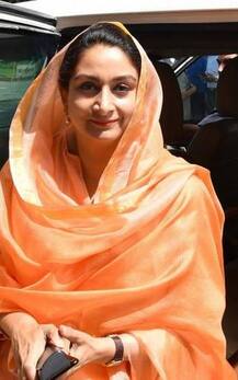 ਜਨਮ ਦਿਨ ਦੇ ਚਾਅ 'ਚ ਹਰਸਿਮਰਤ ਬਾਦਲ ਨੇ ਕੈਪਟਨ ਦੇ ਨਿਯਮਾਂ ਨੂੰ ਟਿੱਚ ਜਾਣਿਆ