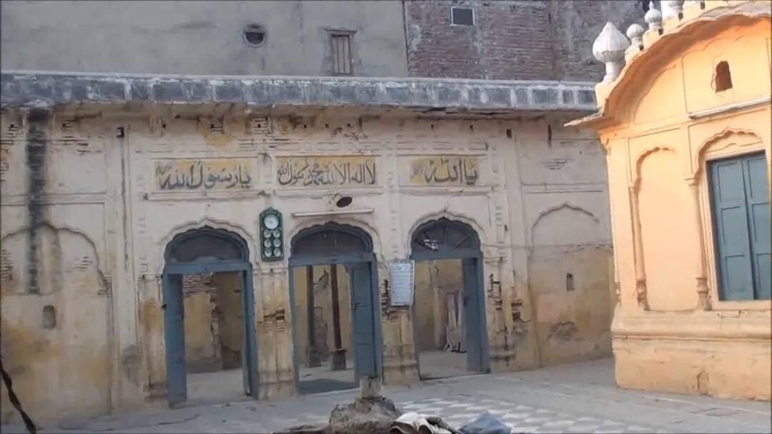 Captain angry over Lahore mosque claim, urges Indian government to be strict ਲਾਹੌਰ ਦੇ ਗੁਰਦੁਆਰੇ 'ਤੇ ਮਸਜਿਦ ਦੇ ਦਾਅਵੇ ਤੋਂ ਕੈਪਟਨ ਖਫਾ, ਭਾਰਤ ਸਰਕਾਰ ਨੂੰ ਸਖਤੀ ਦਿਖਾਉਣ ਦੀ ਅਪੀਲ