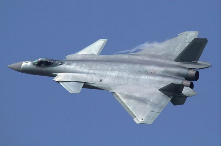 ਰਾਫੇਲ 'ਚ ਲੱਗੀ ਮੀਟੀਓਰ ਮਿਜ਼ਾਈਲ 150 ਕਿਲੋਮੀਟਰ ਤੇ ਸਕੈਲਫ ਮਿਜ਼ਾਈਲ 300 ਕਿਲੋਮੀਟਰ ਤੱਕ ਜਾ ਸਕਦੀ ਹੈ। ਹਾਲਾਂਕਿ, ਹੈਮਰ ਮਿਜ਼ਾਈਲ ਥੋੜ੍ਹਾ ਦੂਰੀ ਲਈ ਵਰਤੀ ਜਾਂਦੀ ਹੈ। ਇਹ ਮਿਜ਼ਾਈਲਾਂ ਅਸਮਾਨ ਤੋਂ ਧਰਤੀ 'ਤੇ ਹਮਲੇ ਲਈ ਕਾਰਗਰ ਸਿੱਧ ਹੋ ਸਕਦੀ ਹੈ।