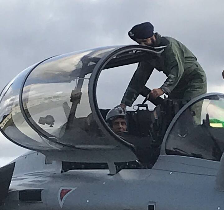 ਗਰੁੱਪ ਦੇ ਕੈਪਟਨ ਹਰਕੀਰਤ ਸਿੰਘ ਭਾਰਤ ਦੇ ਰਣਨੀਤਕ ਮਾਮਲਿਆਂ ਵਿੱਚ ਕਾਫੀ ਮਸ਼ਹੂਰ ਹਨ। ਫਿਲਹਾਲ ਉਹ ਏਅਰਫੋਰਸ ਦੇ 17ਵੇਂ ਗੋਲਡਨ ਐਰੋ ਸਕੁਐਡਰਨ ਦੇ ਕਮਾਂਡਿੰਗ ਅਫਸਰ ਵਜੋਂ ਤਾਇਨਾਤ ਹੈ।