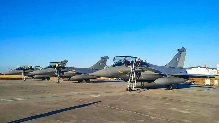 ਇਸ ਤੋਂ ਬਾਅਦ ਉਨ੍ਹਾਂ ਨੇ ਜ਼ਮੀਨੀ ਨਿਯੰਤਰਣ ਦੀ ਮਦਦ ਨਾਲ ਨੈਵੀਗੇਸ਼ਨ ਪ੍ਰਣਾਲੀ ਰਾਹੀਂ ਰਾਤ ਨੂੰ ਲੈਂਡਿੰਗ ਕੀਤੀ।