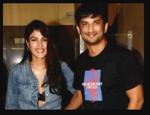 “ਇਸ ਸਾਜਿਸ਼ ਵਿੱਚ ਰਿਆ ਤੇ ਉਸ ਦਾ ਪਰਿਵਾਰ ਇੰਦਰਜੀਤ ਚੱਕਰਵਰਤੀ, ਸੰਧਿਆ ਚੱਕਰਵਰਤੀ, ਸ਼ੋਵਿਕ ਚੱਕਰਵਰਤੀ ਮੇਰੇ ਬੇਟੇ ਦੇ ਬਹੁਤ ਨੇੜੇ ਹੋ ਗਏ ਤੇ ਸਾਰੇ ਮੇਰੇ ਬੇਟੇ ਦੇ ਹਰ ਮਾਮਲੇ ਵਿੱਚ ਦਖਲ ਦਿੰਦੇ ਸੀ। ਇਸ ਤੋਂ ਬਾਅਦ ਮੇਰਾ ਪੁੱਤਰ ਜਿਸ ਘਰ 'ਚ ਰਹਿ ਰਿਹਾ ਸੀ, ਉਸ ਨੂੰ ਛੁਡਵਾ ਦਿੱਤਾ ਗਿਆ ਕਿ ਇਸ ਘਰ 'ਚ ਇੱਕ ਭੂਤ-ਪ੍ਰੇਤ ਹਨ।”