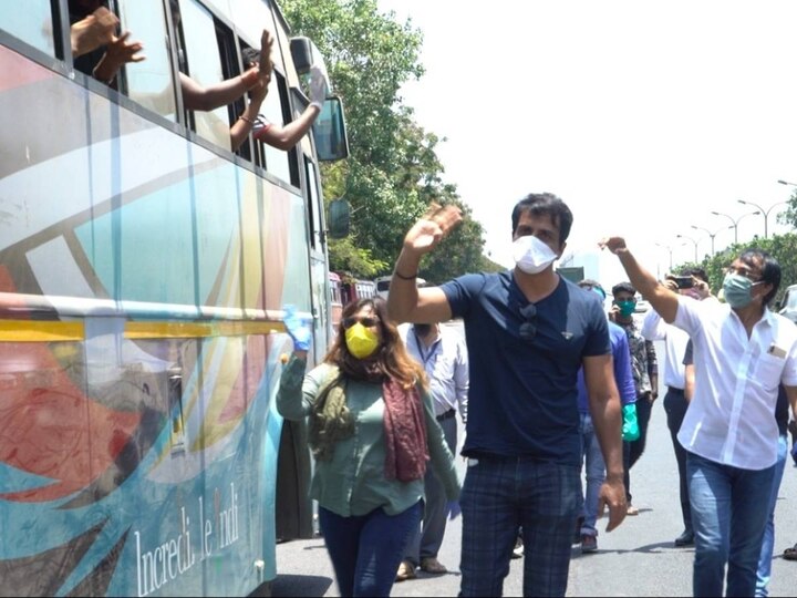 Sonu Sood Bollywood Actor who helped Migrants reveals how many messages he gets everyday ਸੋਨੂੰ ਸੂਦ ਨੇ ਕੀਤਾ ਖੁਲਾਸਾ- ਇੱਕ ਦਿਨ ਵਿੱਚ ਆਉਂਦੇ ਨੇ ਕਰੀਬ 32000 'ਹੈਲਪ ਮੈਸੇਜ'