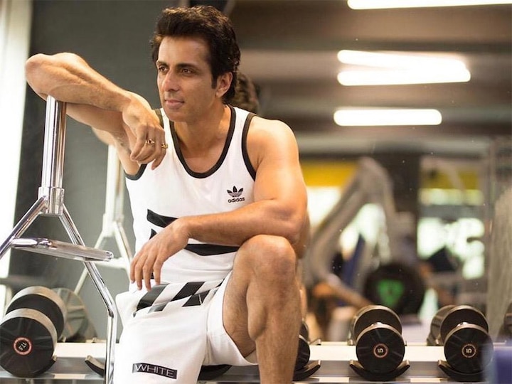 Now the sonu sood has also come forward to help the players