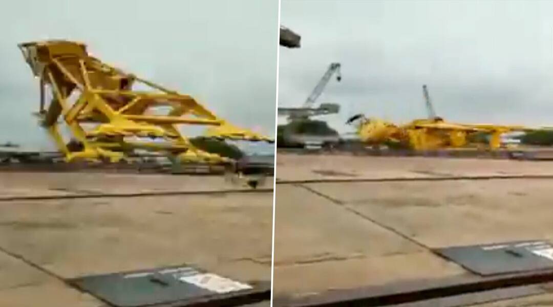 ਵਿਸ਼ਾਖਾਪਟਨਮ: ਹਿੰਦੁਸਤਾਨ ਦੇ ਸਿਪਯਾਰਡ 'ਚ ਅਚਾਨਕ ਟੁੱਟ ਕੇ ਡਿੱਗੀ ਕ੍ਰੇਨ, ਕਾਮਿਆਂ ਦੀ ਮੌਤ 11 workers crushed to death after crane collapses in Visakhapatnam shipyard ਵਿਸ਼ਾਖਾਪਟਨਮ: ਹਿੰਦੁਸਤਾਨ ਦੇ ਸਿਪਯਾਰਡ 'ਚ ਅਚਾਨਕ ਟੁੱਟ ਕੇ ਡਿੱਗੀ ਕ੍ਰੇਨ, ਕਾਮਿਆਂ ਦੀ ਮੌਤ