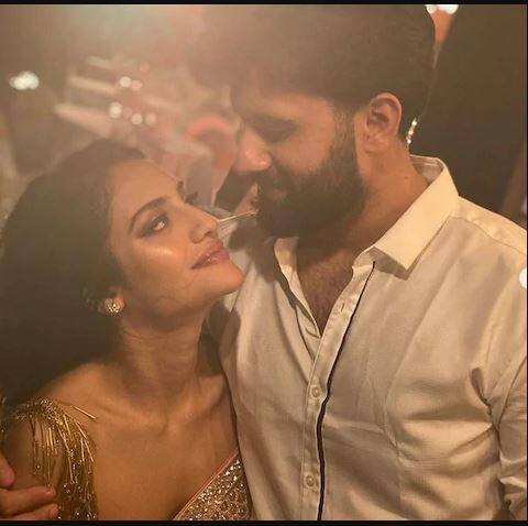 ਦੱਸ ਦੇਈਏ ਕਿ ਨੁਸਰਤ ਤੇ ਨਿਖਿਲ ਦੋਵੇਂ ਅਕਸਰ ਇੱਕ ਦੂਜੇ ਨਾਲ ਆਪਣੀਆਂ ਖੂਬਸੂਰਤ ਤਸਵੀਰਾਂ ਸ਼ੇਅਰ ਕਰਦੇ ਰਹਿੰਦੇ ਹਨ।