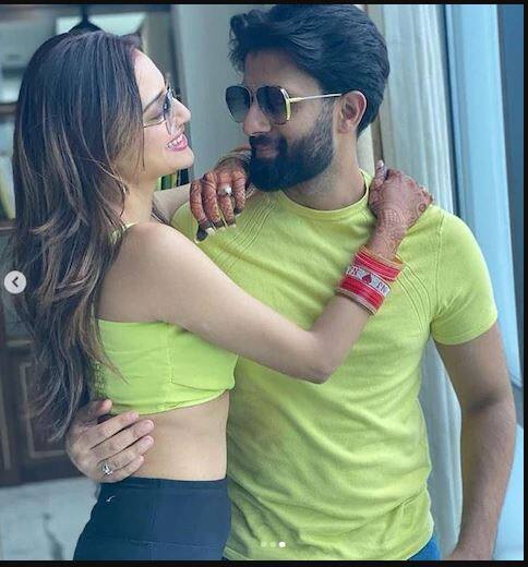 ਸਾਰੀਆਂ ਫੋਟੋਆਂ ਨਿਖਿਲ ਤੇ ਨੁਸਰਤ ਦੇ ਇੰਸਟਾਗ੍ਰਾਮ ਤੋਂ ਲਈਆਂ ਗਈਆਂ ਹਨ।