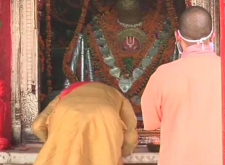 ਇਸ ਪੂਜਾ ਦੌਰਾਨ ਸੀਐਮ ਯੋਗੀਸ ਪੀਐਮ ਮੋਦੀ ਦੇ ਨਾਲ ਰਹੇ।