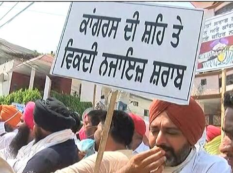 ਜ਼ਹਿਰੀਲੀ ਸ਼ਰਾਬ ਨਾਲ ਹੋਈਆਂ ਮੌਤਾਂ 'ਤੇ ਭਖੀ ਸਿਆਸਤ, ਅਕਾਲੀ ਦਲ ਵੱਲੋਂ ਕਾਂਗਰਸੀ ਲੀਡਰਾਂ ਦਾ ਘਿਰਾਓ ਜ਼ਹਿਰੀਲੀ ਸ਼ਰਾਬ ਨਾਲ ਹੋਈਆਂ ਮੌਤਾਂ 'ਤੇ ਭਖੀ ਸਿਆਸਤ, ਅਕਾਲੀ ਦਲ ਵੱਲੋਂ ਕਾਂਗਰਸੀ ਲੀਡਰਾਂ ਦਾ ਘਿਰਾਓ