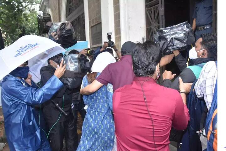 ਰੀਆ ਚੱਕਰਵਰਤੀ ਲੰਬੇ ਸਮੇਂ ਤੋਂ ਈਡੀ ਦੀ ਪੁੱਛਗਿੱਛ ਤੋਂ ਬਚ ਰਹੀ ਸੀ। ਉਸ ਦੇ ਵਕੀਲ ਨੇ ਹਵਾਲਾ ਦਿੱਤਾ ਸੀ ਕਿ ਜਦੋਂ ਤੱਕ ਮਾਮਲੇ ਦੀ ਸੁਣਵਾਈ ਨਹੀਂ ਹੁੰਦੀ ਉਦੋਂ ਤੱਕ ਰੀਆ ਤੋਂ ਪੁੱਛਗਿੱਛ ਨਹੀਂ ਕੀਤੀ ਜਾਣੀ ਚਾਹੀਦੀ। ਪਰ ਈਡੀ ਨੇ ਉਸ ਦੀ ਅਪੀਲ ਖਾਰਜ ਕਰ ਦਿੱਤਾ।