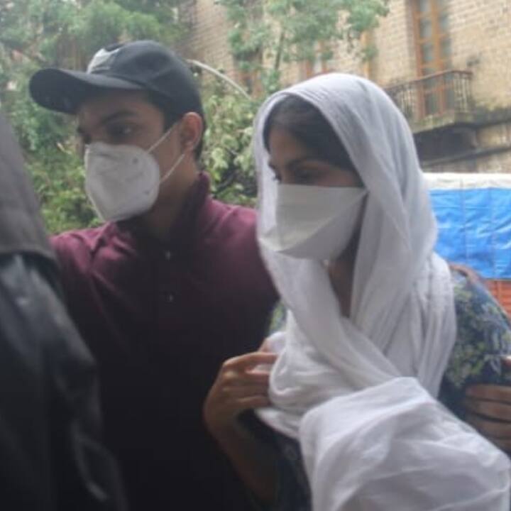 ਹਾਲ ਹੀ 'ਚ ਇਸ਼ ਬਾਰੇ ਖੁਲਾਸਾ ਹੋਇਆ ਹੈ ਕਿ ਸੁਸ਼ਾਂਤ ਕੇਸ 'ਚ ਮੁਲਜ਼ਮ ਰੀਆ ਨੇ ਹਾਲ ਹੀ 'ਚ ਖਾਰ 'ਚ ਦੋ ਫਲੈਟ ਖਰੀਦੇ ਸੀ।