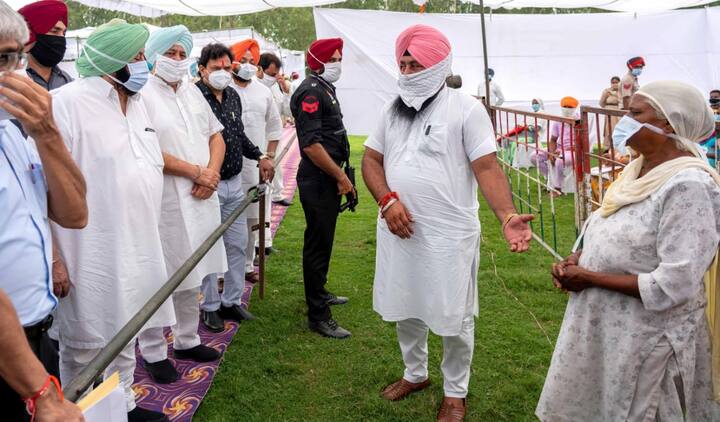  ਕੋਰੋਨਾਵਾਇਰਸ ਦੌਰਾਨ ਕੈਪਟਨ ਅਮਰਿੰਦਰ ਸਿੰਘ ਦਾ ਇਹ ਹੁਣ ਤੱਕ ਦਾ ਪਹਿਲਾ ਅਨ-ਗਰਾਊਂਡ ਦੌਰਾ ਹੈ। ਤਰਨ ਤਾਰਨ ਪਹੁੰਚੇ ਕੈਪਟਨ ਨੇ ਕਿਹਾ ਕਿ ਇਸ ਮਾਮਲੇ ਦੀ ਪੁਖਤਾ ਜਾਂਚ ਹੋਵੇਗੀ ਤੇ ਜੋ ਵੀ ਦੋਸ਼ੀ ਹੋਵੇਗਾ, ਉਹ ਬਚ ਨਹੀਂ ਸਕੇਗਾ।