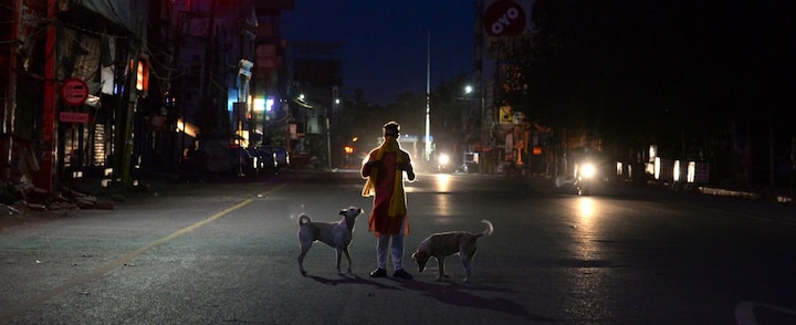 Punjab Corona Lockdown Night Curfew from 7pm Police making announcements to Close Shops Punjab Night Curfew: ਅੱਜ ਸ਼ਾਮ ਸੱਤ ਵਜੇ ਤੋਂ ਲਾਗੂ ਹੋਵੇਗਾ ਨਾਈਟ ਕਰਫਿਊ, ਪੁਲਿਸ ਕਰਵਾ ਰਹੀ ਮੁਨਾਦੀ
