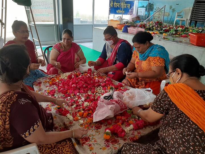 ਪੰਜਾਬ ਸਰਕਾਰ ਤੇ ਪ੍ਰਸ਼ਾਸਨ ਦੇ ਦਿਸ਼ਾ ਨਿਰਦੇਸ਼ ਪੰਜਾਬ ਵਿਅਕਤੀਆਂ ਦਾ ਇਕੱਠ ਨਾ ਕਰਨ ਦੇ ਹੁਕਮ ਨੂੰ ਮੰਨਦੇ ਹੋਏ ਮੰਦਰ ਦੇ ਪੁਜਾਰੀ ਨੇ ਕਿਹਾ ਕਿ ਸ਼ਰਧਾਲੂਆਂ ਨੂੰ ਮੰਦਿਰ ਵਿੱਚ ਆਮ ਦੇ ਲਈ ਅਪੀਲ ਕਰਦੇ ਹਾਂ ਕਿ ਉਹ ਸਮਾਜਿਕ ਦੂਰ ਦਾ ਖਿਆਲ ਰੱਖਣ, ਮਾਸਕ ਲਾਜ਼ਮੀ ਪਾਉਣ।