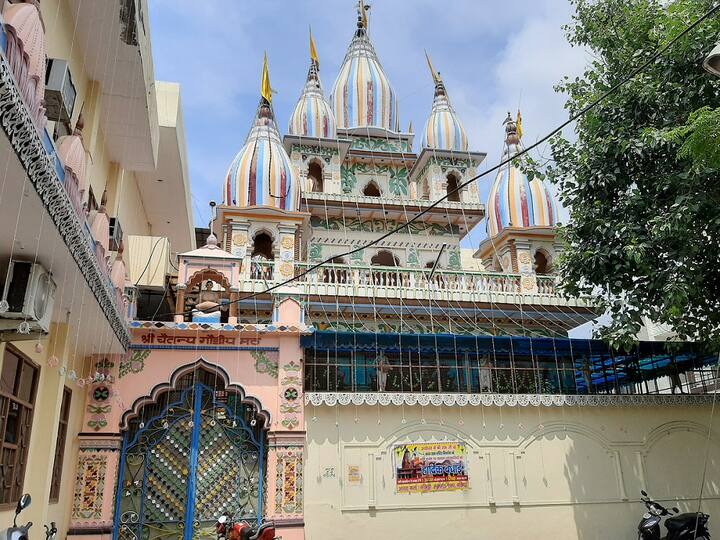 ਇਸ ਦੇ ਨਾਲ ਹੀ ਪ੍ਰਸ਼ਾਸਨ ਦੇ ਲਿਮਟ ਟਾਈਮ ਮੁਤਾਬਕ ਹੀ ਮੰਦਰ 'ਚ ਪ੍ਰੋਗਰਾਮ ਕੀਤਾ ਜਾਏਗਾ ਤੇ ਜ਼ਿਆਦਾ ਇਕੱਠ ਨਹੀਂ ਹੋਣ ਦਿੱਤਾ ਜਾਏਗਾ।