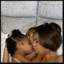 ਸਿਰਫ 21 ਸਾਲ ਦੀ ਉਮਰ 'ਚ ਅਰਬਪਤੀ ਬਣ ਗਈ ਸੀ ਇਹ ਮਾਡਲ, ਇੱਕ ਦਿਨ 'ਚ ਲੈਂਦੀ 500 ਸੈਲਫੀਆਂ