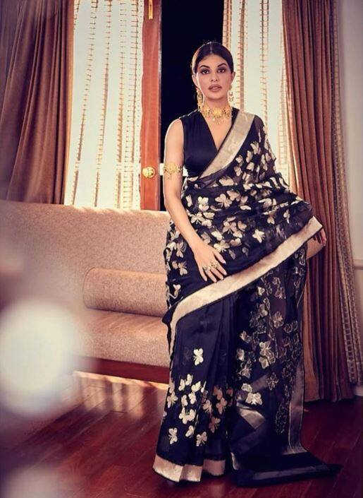 ਜੈਕਲੀਨ ਕਾਫੀ ਫੂਡੀ ਹੈ ਤੇ ਉਸ ਨੂੰ ਖਾਣਾ ਬਣਾਉਣ ਦਾ ਵੀ ਬੇਹੱਦ ਸ਼ੌਕ ਹੈ। ਜੈਕਲੀਨ ਨੂੰ ਫਰੈਂਚ ਫੂਡ ਕਾਫੀ ਪਸੰਦ ਹੈ ਪਰ ਸ਼੍ਰੀਲੰਕਾ ਤੋਂ ਹੋਣ ਕਰਕੇ ਉਸ ਦੇ ਖਾਣੇ 'ਚ ਮੱਛੀ ਅਹਿਮ ਹਿੱਸਾ ਹੁੰਦੀ ਹੈ।