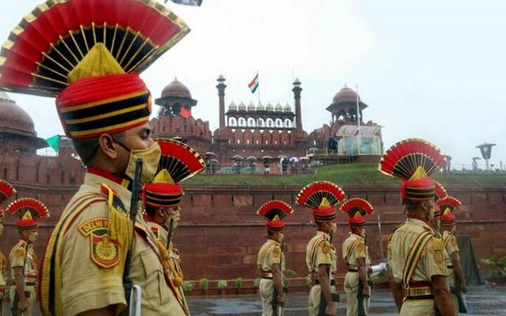 Independence Day 2020 Delhi Red Fort List of People Invited for 74th Independence Day 15 August Celebrations Independence day 2020: ਲਾਲ ਕਿਲ੍ਹੇ ਦੇ ਜਸ਼ਨ 'ਚ ਇਸ ਵਾਰ ਸ਼ਾਮਲ ਹੋਣਗੇ ਇੰਨੇ ਲੋਕ