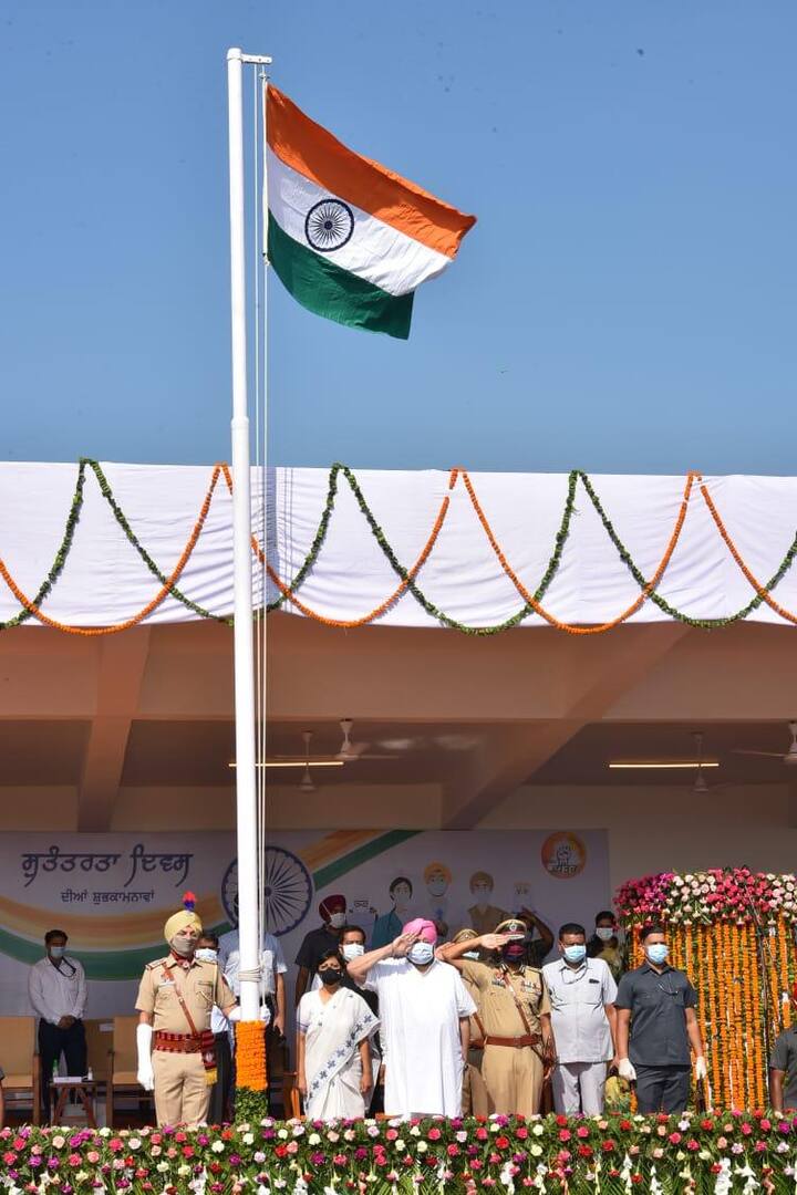 ਕੈਪਟਨ ਨੇ ਕਈ ਕਿਹਾ ਇਸ ਸਮੇਂ ਅਸੀਂ ਸਾਰਿਆ ਨੇ ਮਿਲ ਕੇ ਕੋਰੋਨਾ ਵਾਇਰਸ ਖਿਲਾਫ ਲੜਾਈ ਲੜਨੀ ਹੈ। 