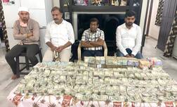 ਰਿਸ਼ਵਤ ਲੈਂਦੇ ਤਹਿਸੀਲਦਾਰ ਕਾਬੂ, 1 ਕਰੋੜ ਤੋਂ ਵੱਧ ਰਕਮ ਦੀ ਗਿਣਤੀ ਲਈ ਮੰਗਵਾਉਣੀ ਪਈ ਮਸ਼ੀਨ