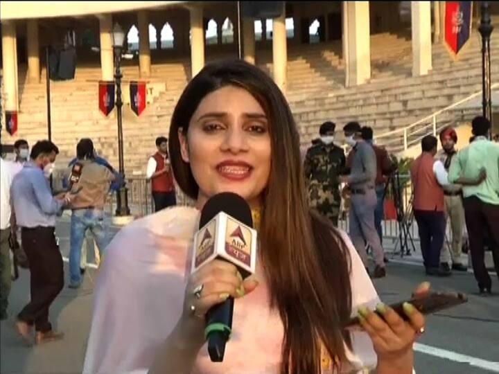 ਇਸ ਮੌਕੇ ਪੰਜਾਬੀ ਗਾਇਕਾ ਮੰਨਤ ਨੂਰ ਨੇ ਏਬੀਪੀ ਨਿਊਜ਼ ਤੇ ਦੇਸ਼ ਭਗਤੀ ਦੇ ਗੀਤ ਗਾ ਸਮਾਂ ਬੰਨਿਆ।