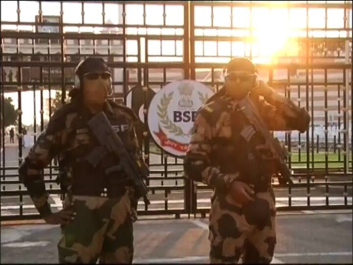 ਇਸ ਸਾਲ, ਵਾਹਗਾ-ਅਟਾਰੀ ਸਰਹੱਦ ਦੇ ਸਾਂਝੇ ਚੈੱਕ ਪੋਸਟ (ਜੇਸੀਪੀ) ਵਿਖੇ ਆਜ਼ਾਦੀ ਦਿਵਸ ਸਮਾਰੋਹ, ਕੋਰੋਨਾਵਾਇਰਸ ਦੇ ਫੈਲਣ ਕਾਰਨ ਬਿਨ੍ਹਾਂ ਦਰਸ਼ਕਾਂ ਤੋਂ ਮਾਨਿਆ ਗਿਆ।ਇਸ ਸਾਲ ਸਿਰਫ 30 ਬੰਦਿਆਂ ਨੂੰ ਇਜਾਜ਼ਤ ਮਿਲੀ ਸੀ।