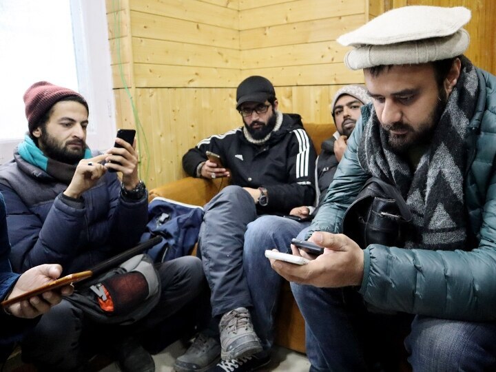 4G internet service restored in two districts of Jammu Kashmir on trial bases ਜੰਮੂ-ਕਸ਼ਮੀਰ ਦੇ ਇਨ੍ਹਾਂ ਦੋ ਜ਼ਿਲਿਆਂ 'ਚ 4G ਇੰਟਰਨੈਟ ਸੇਵਾ ਬਹਾਲ, 8 ਸਤੰਬਰ ਤੱਕ ਰਹੇਗੀ ਜਾਰੀ