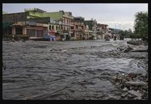 ਜੈਪੁਰ 'ਚ ਭਾਰੀ ਬਾਰਸ਼ ਨਾਲ ਹੜ੍ਹ ਵਰਗੀ ਤਬਾਹੀ, ਸੜਕਾਂ 'ਚ ਮਿੱਟੀ 'ਚ ਦੱਬੇ ਵਾਹਨ