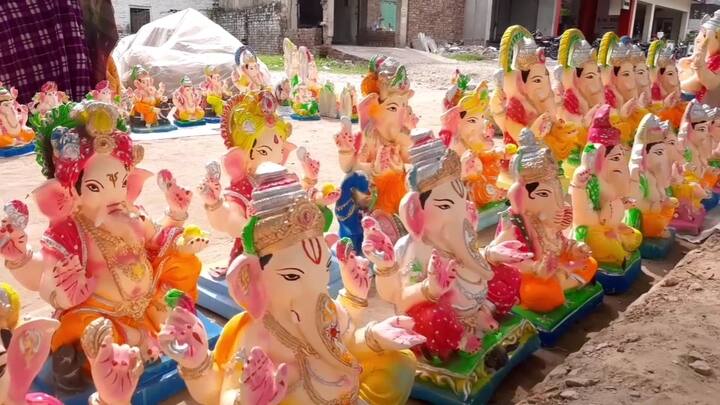 ਬਠਿੰਡਾ ਵਿਖੇ ਗਣੇਸ਼ ਦੀ ਮੂਰਤੀਆਂ ਬਣਾਉਣ ਵਾਲੇ ਕਾਰੀਗਰਾਂ ਨੇ ਕਿਹਾ ਕਿ ਲੌਕਡਾਊਨ ਲੱਗਣ ਕਾਰਨ ਉਹ ਦੇਰੀ ਨਾਲ ਬਠਿੰਡਾ ਪਹੁੰਚੇ ਹਨ।