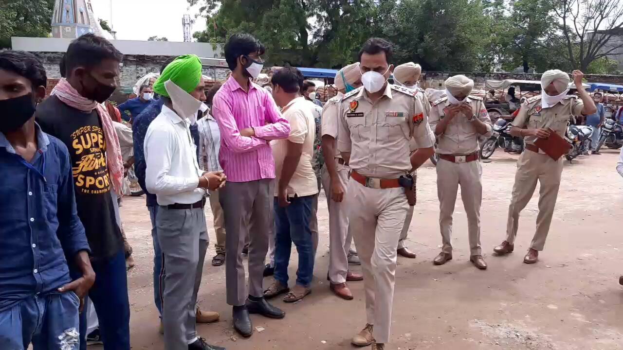 ਬਠਿੰਡਾ 'ਚ ਅਣਪਛਾਤਿਆਂ ਵੱਲੋਂ ਕਾਰ 'ਤੇ ਹਮਲਾ, ਗੱਡੀ ਰੋਕ ਕੱਢੇ ਫਾਇਰ, ਇੱਕ ਜ਼ਖਮੀ