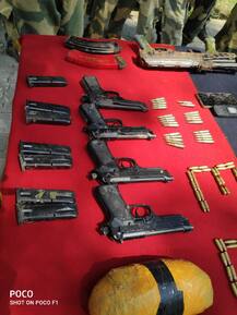 BSF ਵਲੋਂ ਨਸ਼ੇ ਦੀ ਖੇਪ ਸਮੇਤ ਵੱਡੀ ਗਿਣਤੀ 'ਚ ਹਥਿਆਰ ਵੀ ਬਰਾਮਦ