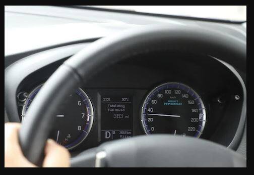 ਡਿਜ਼ਾਇਨ ਦੇ ਮਾਮਲੇ 'ਚ ਐਸ-ਕਰਾਸ ਇੱਕ ਹੀ ਰਹਿੰਦਾ ਹੈ, ਕਿਉਂਕਿ ਕਾਰ ਨੂੰ ਇਕ ਜਾਂ ਦੋ ਸਾਲ ਬਾਅਦ ਹੀ ਇੱਕ ਨਵਾਂ ਰੂਪ ਮਿਲਿਆ, ਜੋ ਬਹੁਤ ਜ਼ਿਆਦਾ ਸਹਿਜ ਸਮਾਰਟਪਲੇ ਸਟੂਡੀਓ ਇਨਫੋਟੇਨਮੈਂਟ ਸਿਸਟਮ 'ਚ ਬਦਲ ਗਿਆ ਹੈ। ਐਸ-ਕਰਾਸ ਪੈਟਰੋਲ ਦੀ ਕੀਮਤ 8.3 ਲੱਖ ਰੁਪਏ ਤੋਂ ਸ਼ੁਰੂ ਹੁੰਦੀ ਹੈ, ਪਰ ਇੱਥੇ ਦਿਖਾਈ ਦੇਣ ਵਾਲਾ ਟਾਪ-ਐਂਡ ਆਟੋਮੈਟਿਕ 12.3 ਲੱਖ ਰੁਪਏ ਹੈ। 