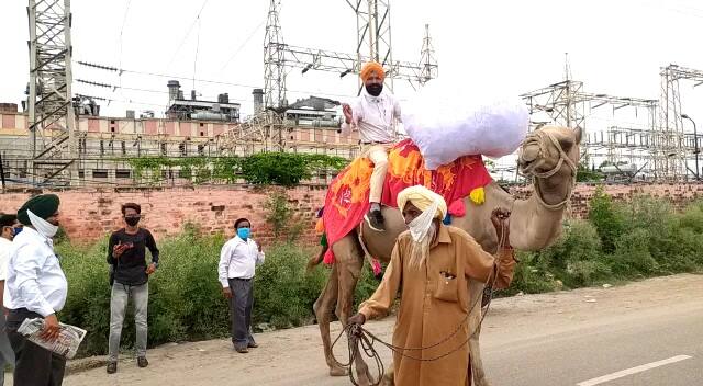 ਉਨ੍ਹਾਂ ਕਿਹਾ ਖ਼ਾਸ ਕਰਕੇ ਇੱਥੋਂ ਦੇ ਖ਼ਜ਼ਾਨਾ ਮੰਤਰੀ ਪੰਜਾਬ ਦੇ ਵਿੱਤ ਮੰਤਰੀ ਮਨਪ੍ਰੀਤ ਸਿੰਘ ਬਾਦਲ ਨੇ ਬਹੁਤ ਝੂਠੇ ਵਾਅਦੇ ਕੀਤੇ ਹਨ।