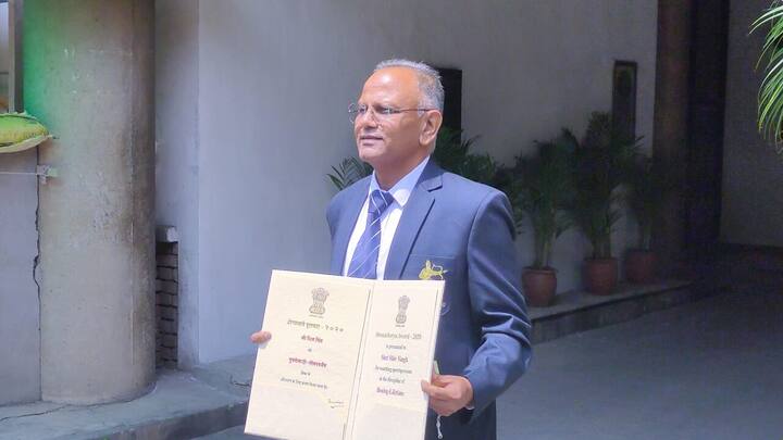 ਸ਼ਿਵ ਸਿੰਘ ਨੂੰ 'ਦ੍ਰੋਣਾਚਾਰਿਆ' ਐਵਾਰਡ ਨਾਲ ਨਿਵਾਜਿਆ ਗਿਆ। ਉਨ੍ਹਾਂ ਨੂੰ ਇਹ ਸਨਮਾਨ ਮੁੱਕੇਬਾਜ਼ੀ ਦੀ ਕੋਚਿੰਗ ਬਦਲੇ ਦਿੱਤਾ ਗਿਆ।