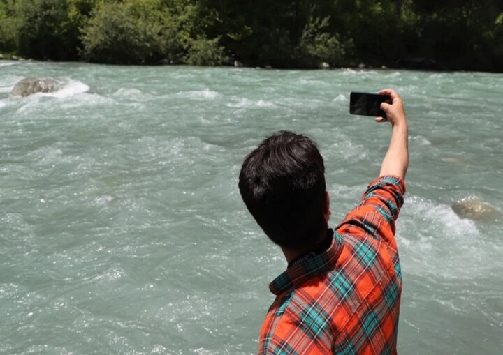 Two brothers died river while taking selfie ਸੈਲਫੀ ਲੈਣ ਗਏ ਦੋ ਸਕੇ ਭਰਾਵਾਂ ਦੀ ਨਦੀ 'ਚ ਡੁੱਬਣ ਨਾਲ ਮੌਤ