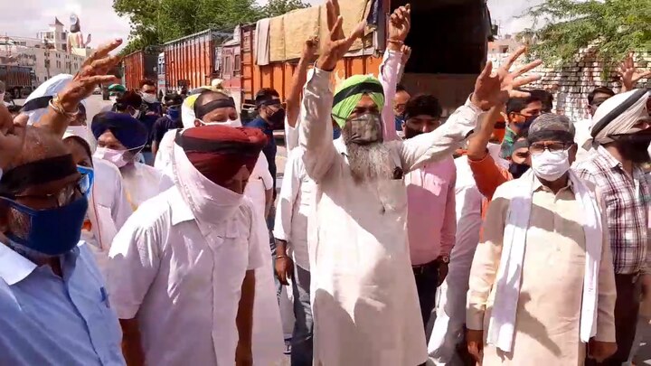 ਬੀਤੇ ਦਿਨ ਹੀ ਉਨ੍ਹਾਂ ਦੇ ਇੱਕ ਨਿੱਜੀ ਪੈਲੇਸ ਨੂੰ ਕਾਰਪੋਰੇਸ਼ਨ ਵੱਲੋਂ ਸੀਲ ਕਰਵਾ ਦਿੱਤਾ ਗਿਆ ਹੈ, ਪਰ ਉਨ੍ਹਾਂ ਦੇ ਪੈਲੇਸ ਉੱਪਰ ਅੱਜ ਤੱਕ ਕੋਈ ਵੀ ਨੋਟਿਸ ਨਹੀਂ ਲੱਗਿਆ। ਕਾਰਪੋਰੇਸ਼ਨ ਨੇ ਅਜੇ ਤੱਕ ਉਨ੍ਹਾਂ ਵਜ੍ਹਾ ਨਹੀਂ ਦੱਸੀ।