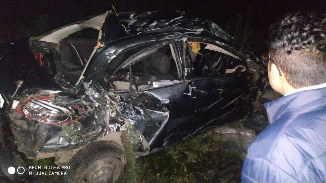 150 ਮੀਟਰ ਡੂੰਘੀ ਖੱਡ 'ਚ ਡਿੱਗੀ ਕਾਰ, ਇਕ ਮੌਤ ਦੋ ਜਖ਼ਮੀ Shimla accident car in deep pit one died 150 ਮੀਟਰ ਡੂੰਘੀ ਖੱਡ 'ਚ ਡਿੱਗੀ ਕਾਰ, ਇਕ ਮੌਤ ਦੋ ਜਖ਼ਮੀ