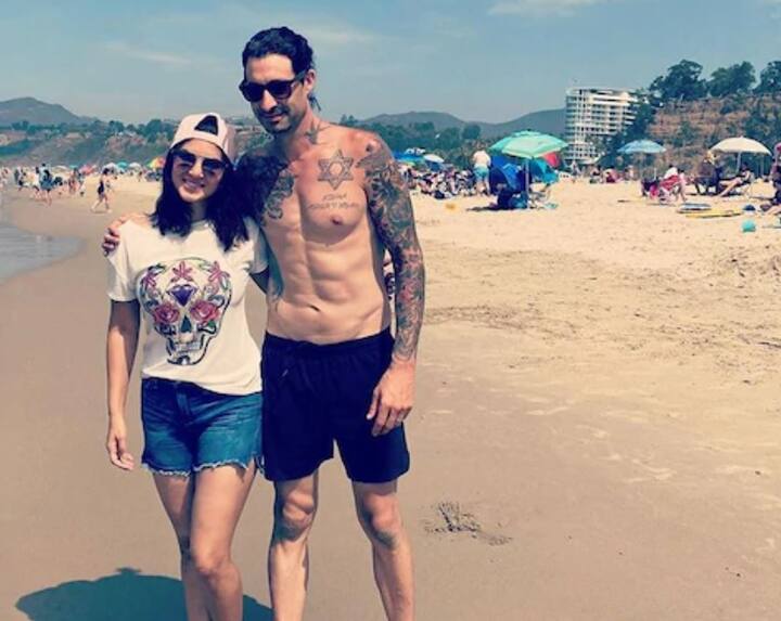 ਉਨ੍ਹਾਂ ਇੱਕ ਕੈਪਸ਼ਨ ਦਿੰਦਿਆਂ ਲਿਖਿਆ, ਬੱਚੇ ਤੇ ਡੇਨੀਅਲ ਨਾਲ ਘੁੰਮੀ। ਉਹ ਚਾਹੁੰਦੇ ਸਨ, ਊਠ ਤੇ ਗਧਾ ਲਿਖਾਂ ਪਰ ਇਹ ਜ਼ਿਆਦਾ ਚੰਗਾ ਨਹੀਂ ਹੈ ਡੇਨੀਅਲ।