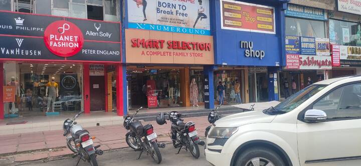  ਵੀਕਐਂਡ ਕਰਫਿਊ ਦੇ ਬਾਵਜੂਦ ਮੁਹਾਲੀ ਸੱਤ ਫੇਸ ਚ ਖੁੱਲ੍ਹੀਆਂ ਦੁਕਾਨਾਂ