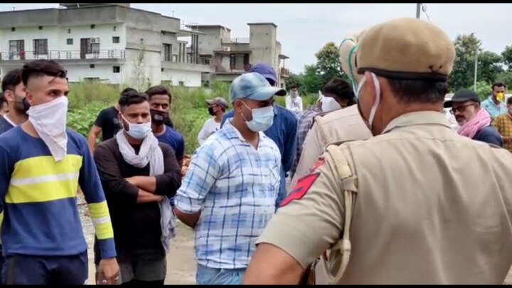 sunny deol reached Pathankot Punjab people protest against him ਪਠਾਨਕੋਟ ਪਹੁੰਚੇ ਸੰਨੀ ਦਿਓਲ ਖਿਲਾਫ ਲੋਕਾਂ ਦਾ ਪ੍ਰਦਰਸ਼ਨ