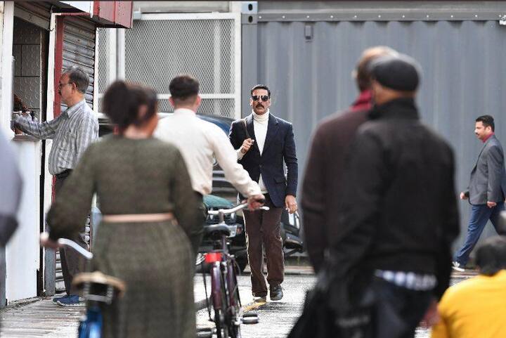  ਇਸ ਫ਼ਿਲਮ 'ਚ ਵਾਣੀ ਕਪੂਰ, ਹੂਮਾ ਕੁਰੇਸ਼ੀ ਅਤੇ ਲਾਰਾ ਦੱਤਾ ਵੀ ਨਜ਼ਰ ਆਉਣਗੀਆਂ।